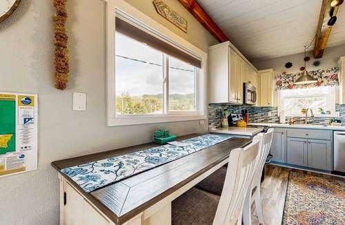 Rockaway Beach House | Charming modern home close to the beach with full kitchen WiFi and large deck