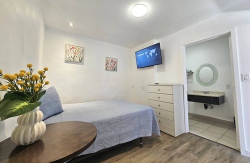 Pearsonville Hotel | Charming Motel with WiFi and AC in lovely Inyokern, perfect to stop and rest.