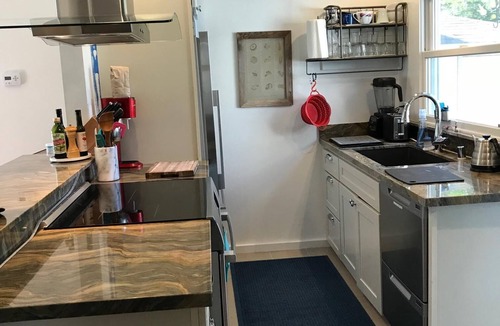 North Fair Oaks House | Charming Newly Remodeled 2bed/2bath Cottage w/Lg Private Garden