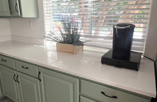 Glendale Apartment | Charming one-bedroom 1.5-bath guesthouse with fully equipped kitchen in Glendale