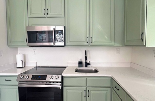 Glendale Apartment | Charming one-bedroom 1.5-bath guesthouse with fully equipped kitchen in Glendale