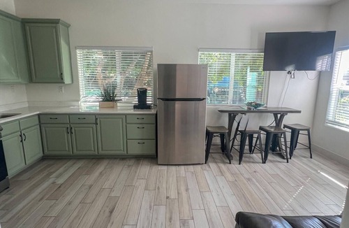 Glendale Apartment | Charming one-bedroom 1.5-bath guesthouse with fully equipped kitchen in Glendale