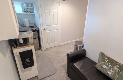 Mount Auburn Apartment | Charming Private-Entry Studio Walk to OTR & DWTN! Cincinnati,OH. Downtown views!
