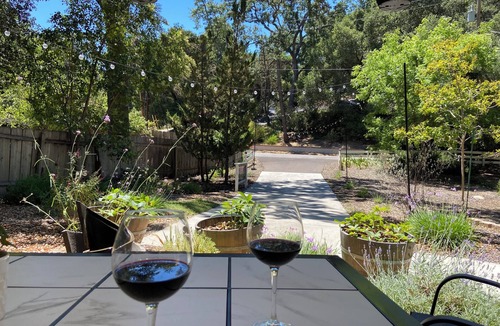 Atascadero House | Charming Retreat Home Amid Oak Trees in Central Coast Wine Country