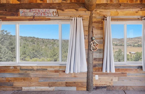 Iron Springs Cabin | Charming rustic 1 bedroom cabin