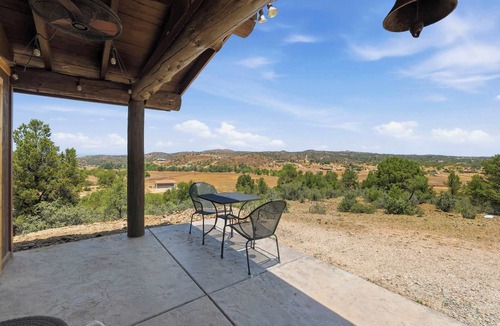Iron Springs Cabin | Charming rustic 1 bedroom cabin