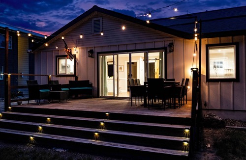 Reno House | Charming Spacious Riverside 2-bedroom house in welcoming Reno with AC, WiFi