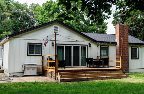 Reno House | Charming Spacious Riverside 2-bedroom house in welcoming Reno with AC, WiFi