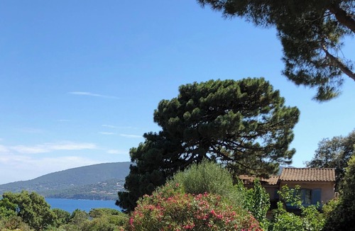 Cala Rossa House | Charming traditional house located in the calarossa estate, beach access.