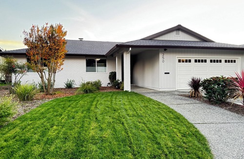 Santa Rosa House | Charming "Valley of the Moon", wine country home on the golf course!