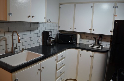 Hough House | Charming Vintage 1BR Near I-5 & Downtown Vancouver