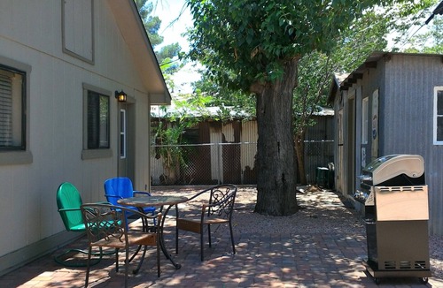 Cottonwood Cottage | Charming Vintage Cottage -Walking Distance to Old Town Cottonwood!