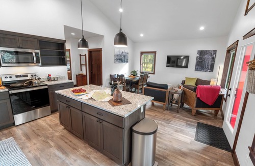 Libby Cabin | ​ Charming, yet modern – Logging Camp Cabins are the best private lodging in Lincoln County. Where else are you able to stay in such comfort, surrounded by complete privacy, with immediate access to so much?