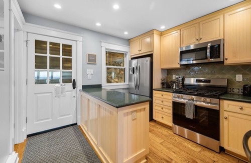 Tahoya Shores Condo | Chateau Chamonix 37 - Tahoe Lakefront Condo with Beach Access & Dual Balconies Near Kings Beach