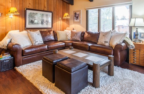 Mammoth Lakes House | Chateau Sans Non #17 - 4 Bedroom Townhome, Updated Kitchen, Sleeps 9, Washer/Dryer