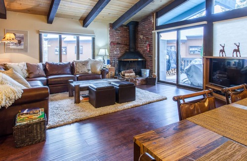 Mammoth Lakes House | Chateau Sans Non #17 - 4 Bedroom Townhome, Updated Kitchen, Sleeps 9, Washer/Dryer