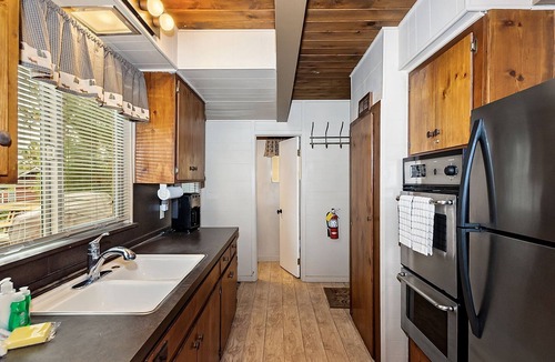 Summit Estates House | Chateau St. Moritz by Destination Big Bear : Walk to Snow Summit Resort! Hot Tub! Pool Table!