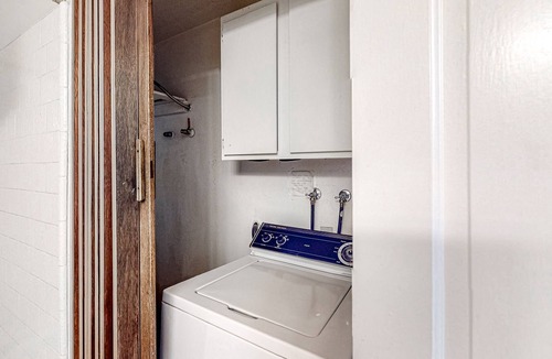 Mammoth Lakes Condo | Chateau-Style Condo with WiFi, Wood Stove, Shared Pool/Hot Tub/Sauna/Tennis