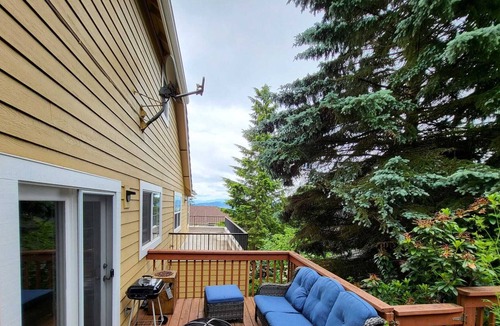 Western Villa | Cheerful 3 bedroom villa in South West hills