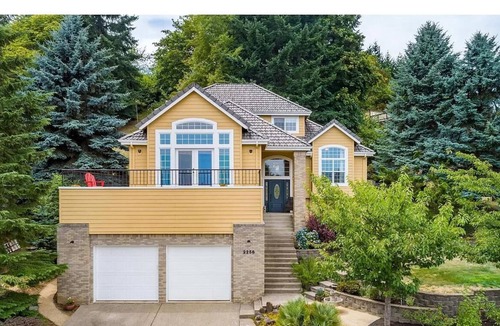 Western Villa | Cheerful 3 bedroom villa in South West hills
