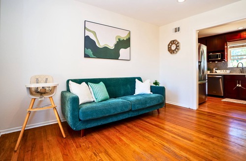 San Tomas House | Cheerful 3BR - Bar, Jacuzzi & Kids Treehouse
