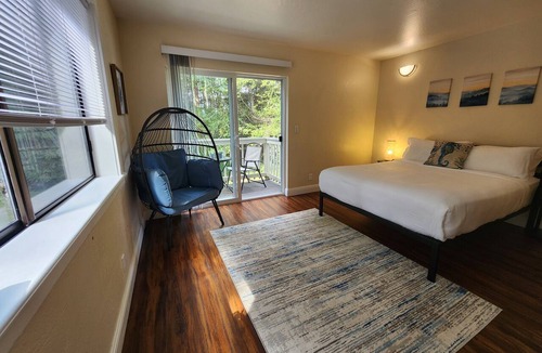 McKinleyville House | Cheerful 4-bedroom home in the woods