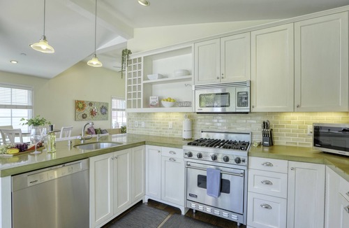 Avila Beach Condo | Cheerful Condo Just 3 min Walk to Beach - Pet Friendly