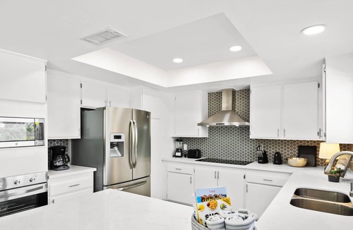 Paradise House | Cheerful fully renovated 4-bedroom with pool