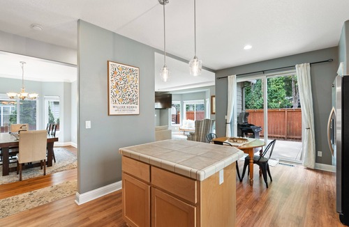 Mill Plain House | Cheerful Pet friendly Hot tub home located in Springer Estates.