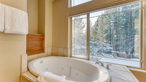 Country Club Estates House | Cherry Hills by AvantStay