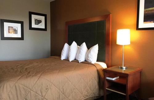 Hazelwood Hotel | Chestnut Tree Inn Portland Mall 205