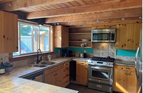Brookings Cottage | Chetco Riverfront Cottage/Hot Tub/Ev Charger