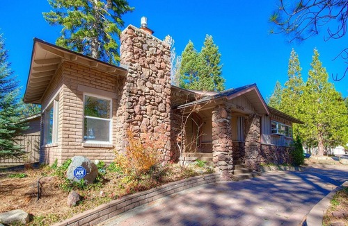 Round Hill Village House | Cheyenne Chalet | Spacious Split-Level Zephyr Cove Home with Game Room and Hot Tub | Sleeps 10