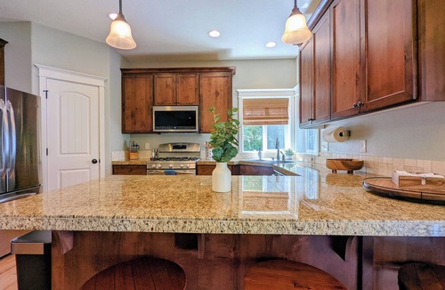 Newberg House | Chez Pinot Vino - Your Next Wine Retreat!