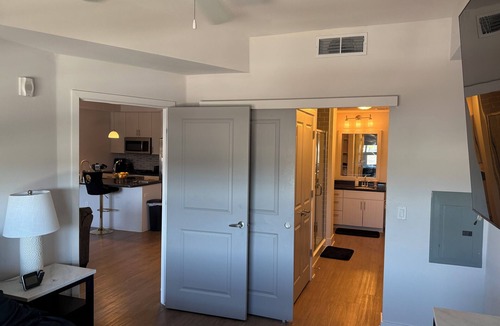 Entertainment District Apartment | Chic 1-bedroom apartment with fitness room and AC in Scottsdale