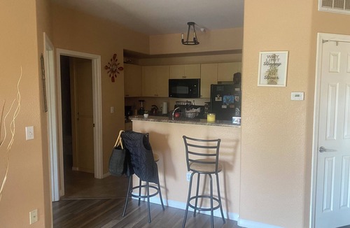 Paradise Valley Village Apartment | Chic 1-bedroom apartment in fabulous Phoenix with beautiful pool and BBQs
