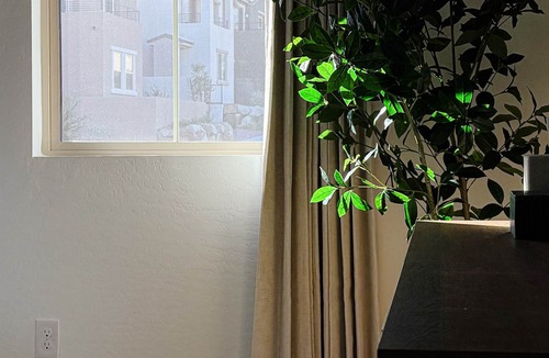 Las Vegas House | Chic and Cozy 1 bed Guesthouse w/Private Entrance