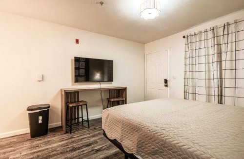 Tolleson Apartment | Chic AZ Studio Travel Nurses Welcome