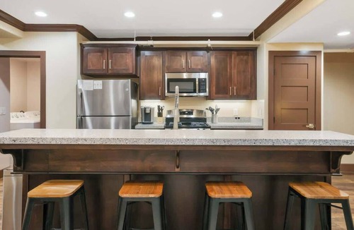 Visalia Apartment | Chic Downtown Loft w/City Views & Workspace