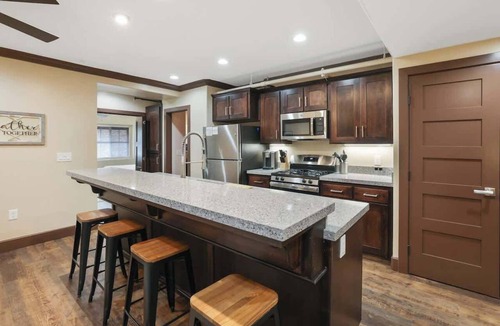 Visalia Apartment | Chic Downtown Loft w/City Views & Workspace
