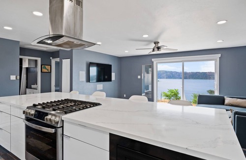 Wilbur Springs House | Chic House with Fantastic View of Clear Lake