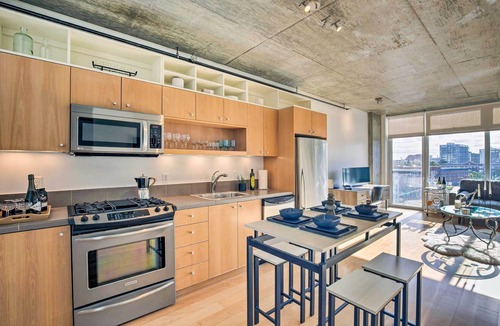 Goose Hollow Apartment | Chic Portland Studio w/Stunning City Views!