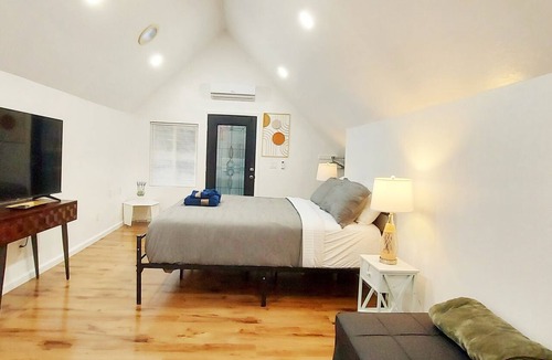 Springville Apartment | Chic studio with WiFi and AC in serene Springville