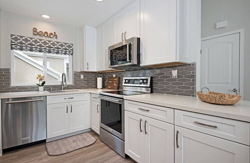 Dana Point Apartment | Chic Upstairs Condo Steps from Strands Beach