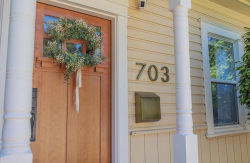 Chico House | Chico Charmer ~Near Chico State University & Downtown Chico-Pet Friendly