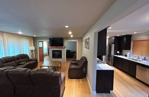 Tri-City House | Chinook Ranch-Perfect Family Friendly Modern Home