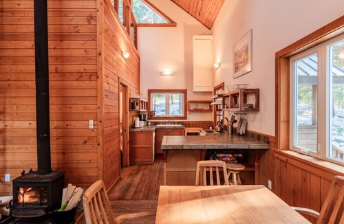 Ashland Cabin | Chinquapin Mountain Cabin w/Jacuzzi and Wood Stove at Green Springs Inn