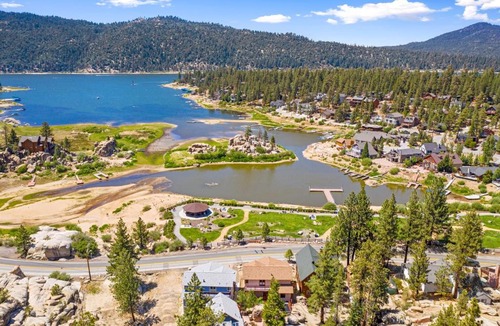 Big Bear Lake House | Chipmunk House - Magical Boulder Bay cottage within a picturesque setting! cabin