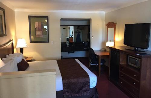 Lincoln Acres Hotel | Chula Vista Inn