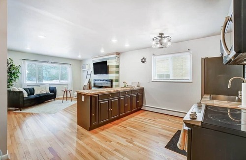 Roselawn Finance Apartment | Cincinnati 2BR Corporate Stay, Garage Parking